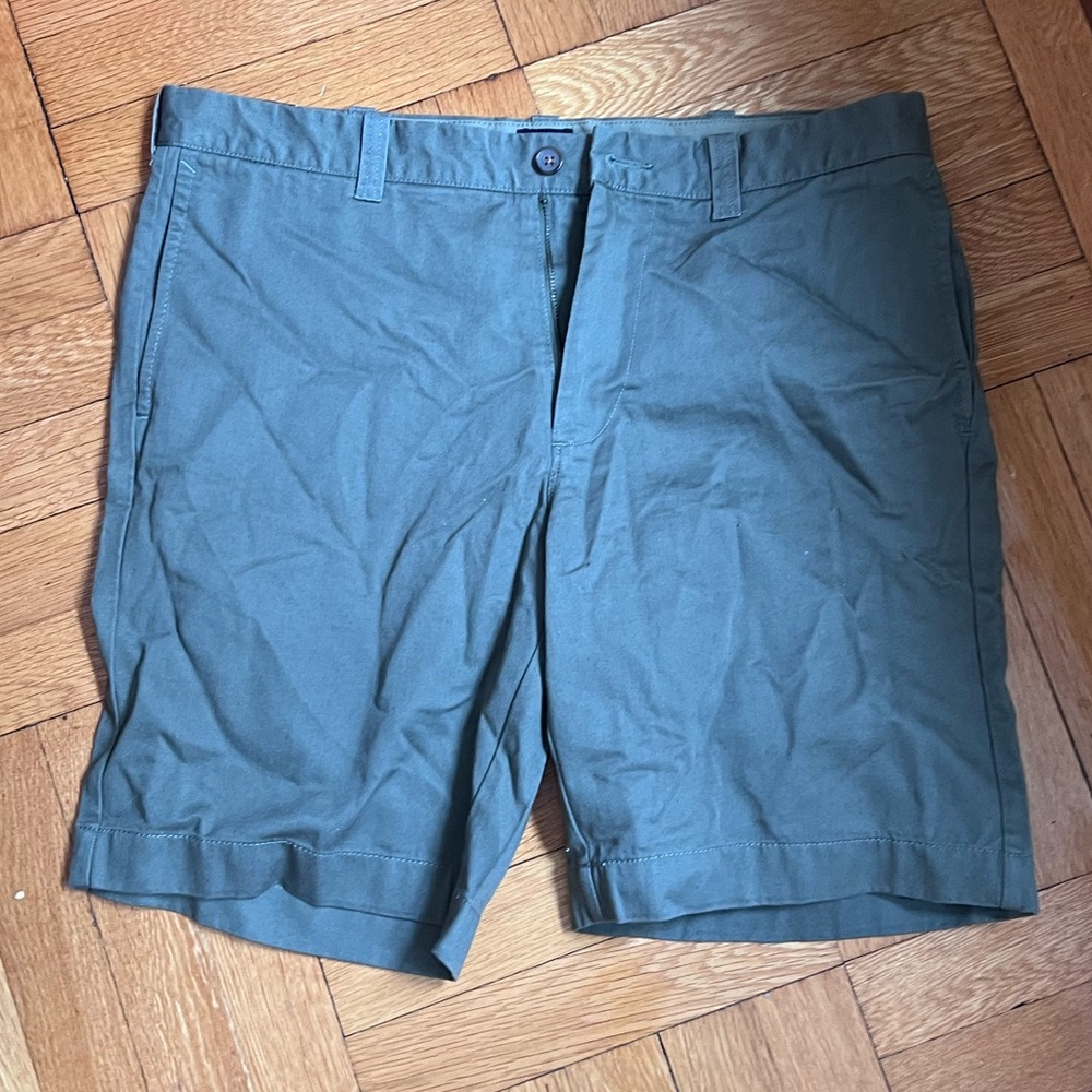 J. Crew men’s olive green 9” Gramercy shorts size 35 NWT